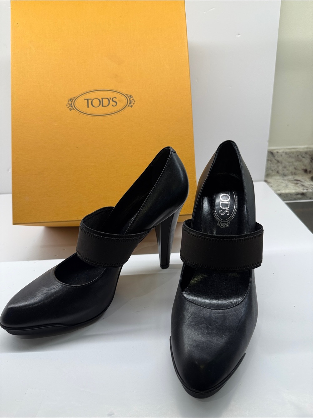 TOD'S Black Leather Mary Jane Pumps with Wide Strap